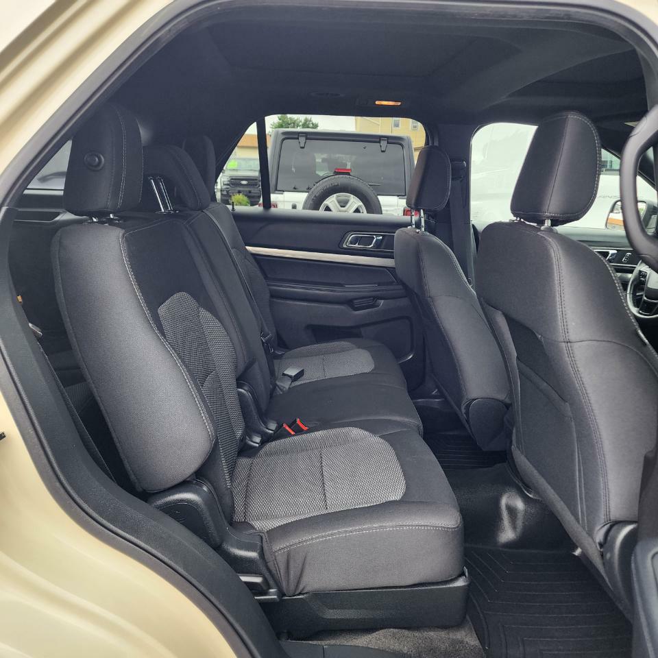 Photo 14 of this FORD EXPLORER