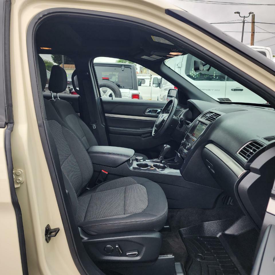 Photo 15 of this FORD EXPLORER