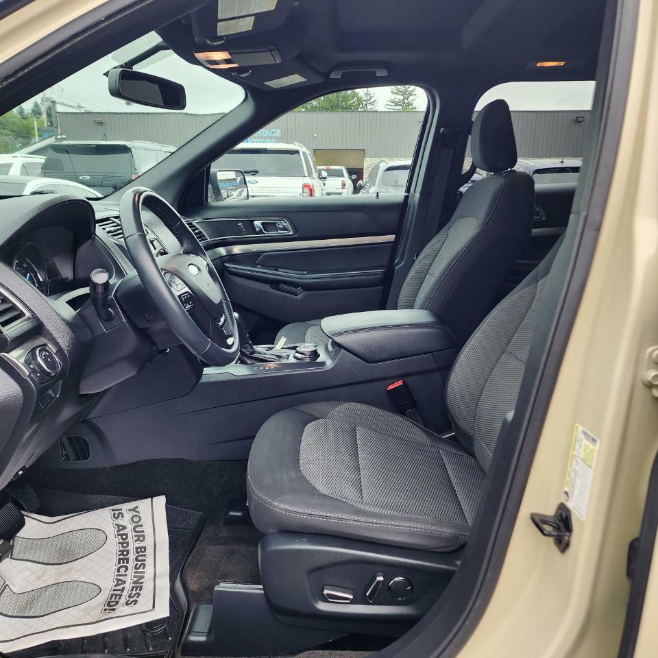 Photo 16 of this FORD EXPLORER