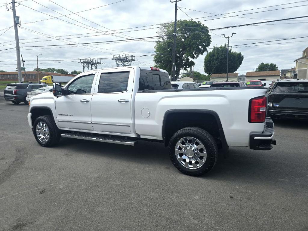 Photo 4 of this GMC SIERRA 2500HD