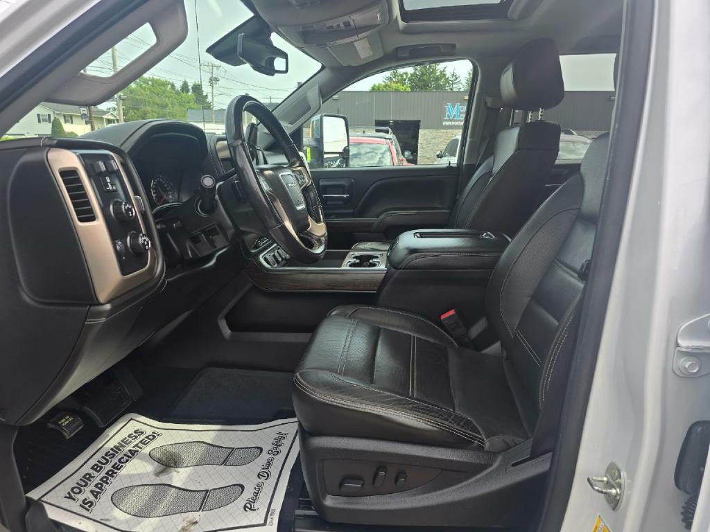Photo 14 of this GMC SIERRA 2500HD