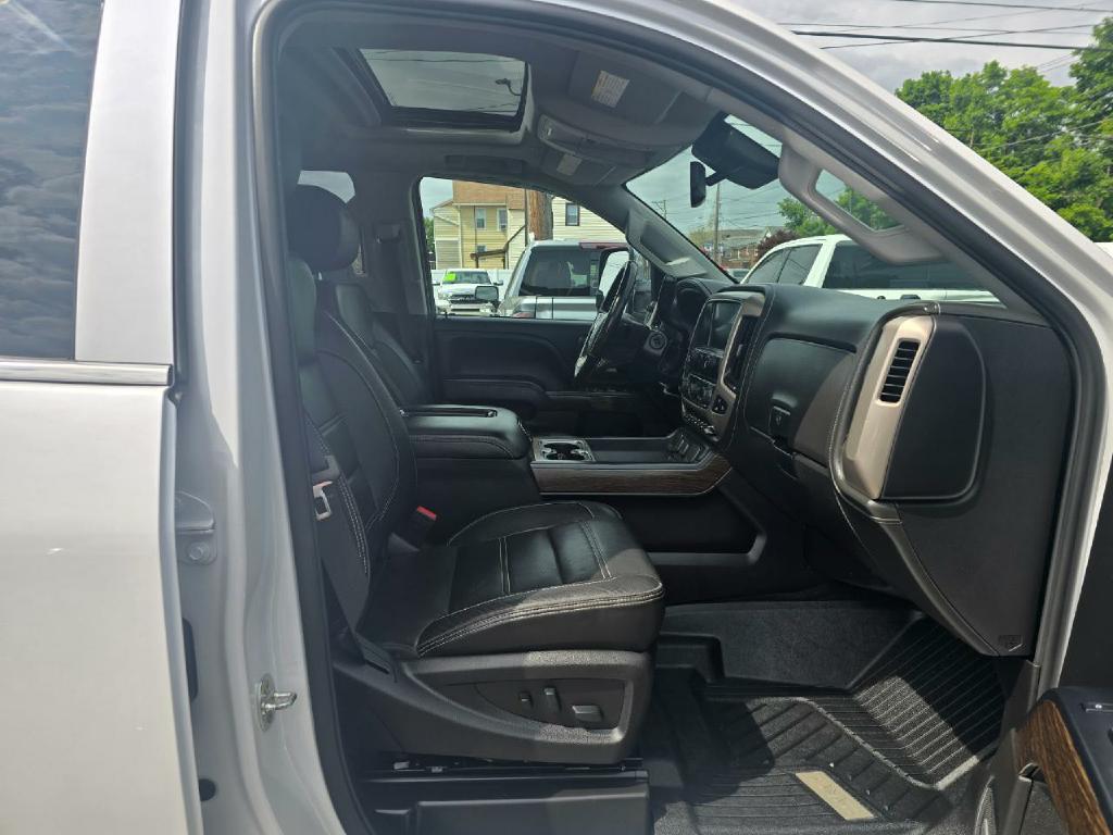Photo 17 of this GMC SIERRA 2500HD
