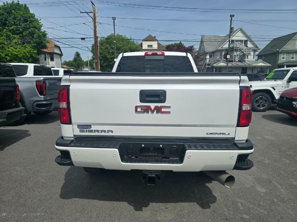 Photo 18 of this GMC SIERRA 2500HD