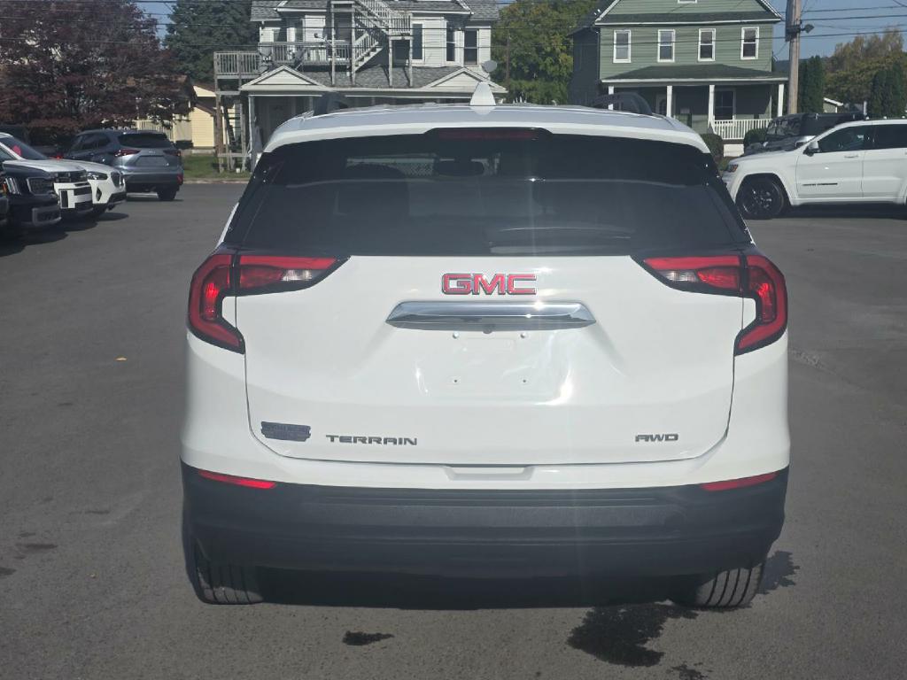 Photo 16 of this GMC TERRAIN