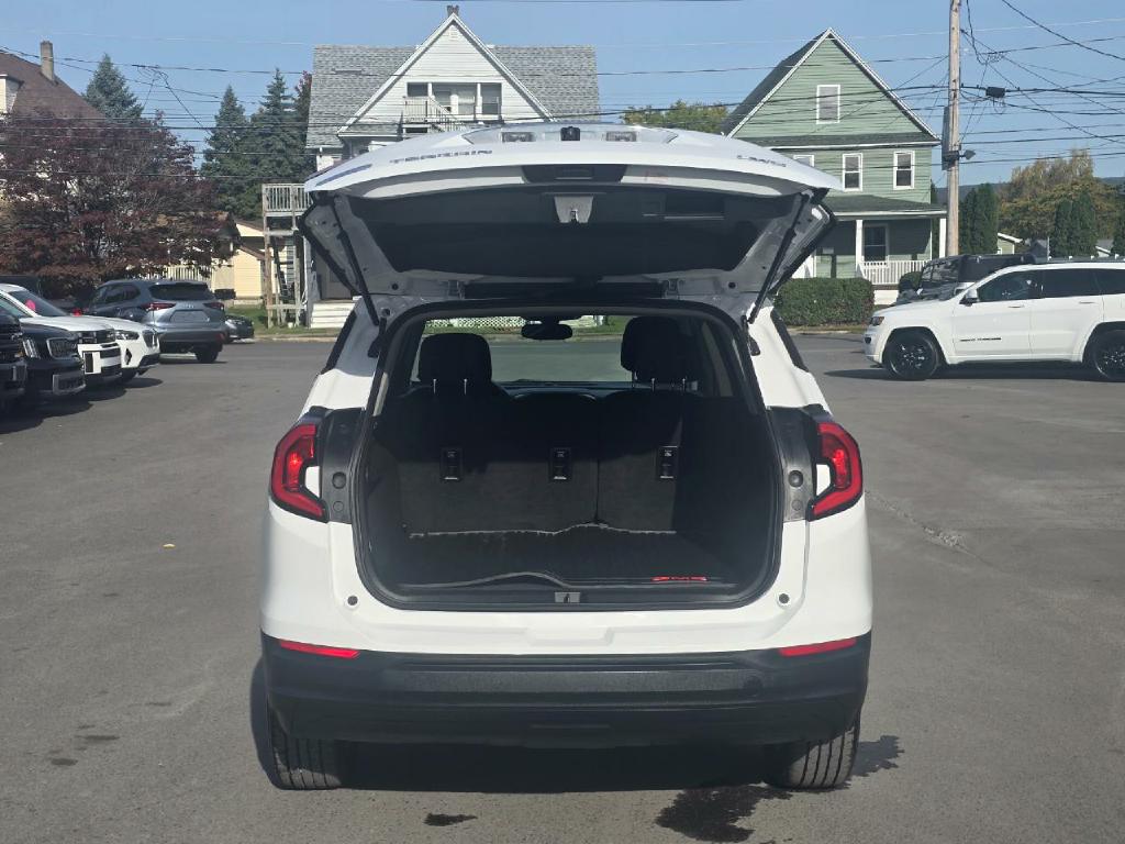 Photo 17 of this GMC TERRAIN