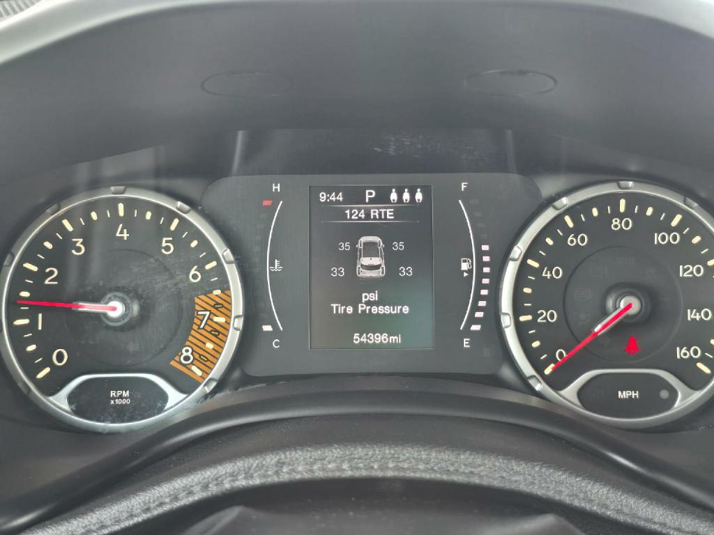 Photo 8 of this JEEP RENEGADE