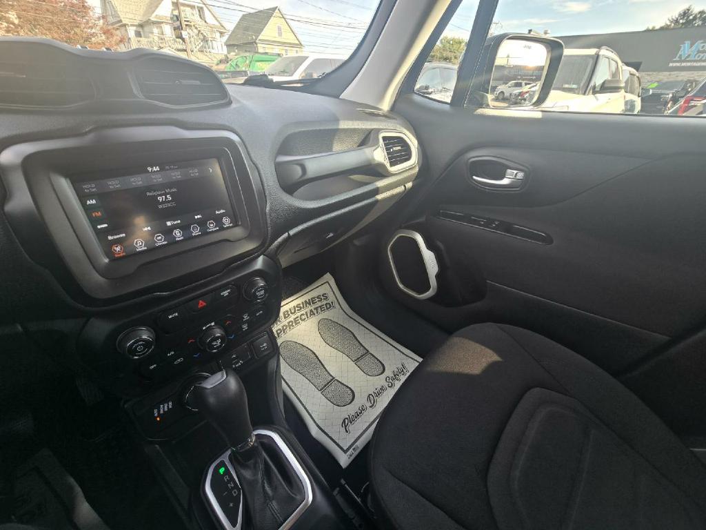 Photo 11 of this JEEP RENEGADE