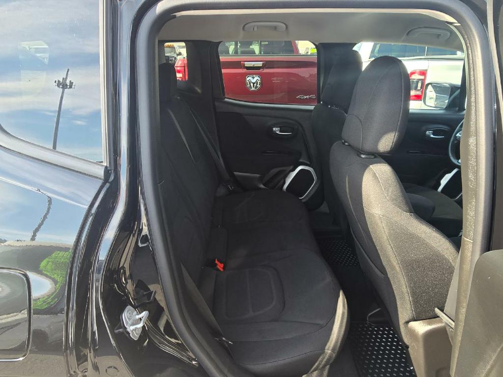 Photo 14 of this JEEP RENEGADE