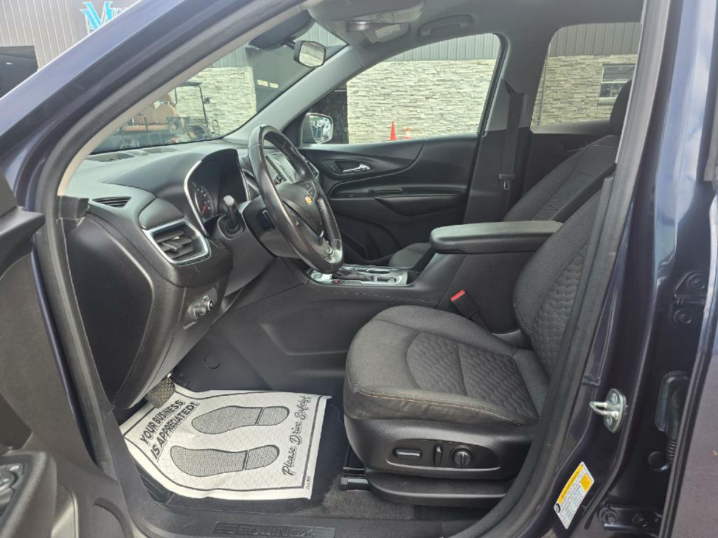 Photo 12 of this CHEVROLET EQUINOX