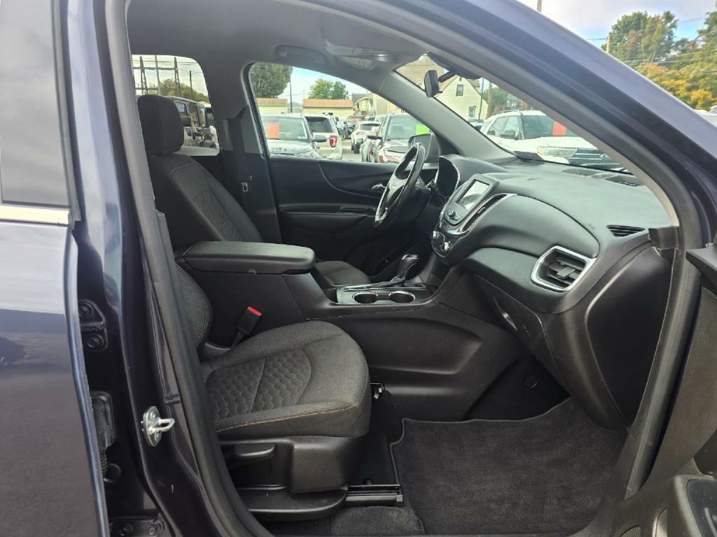 Photo 15 of this CHEVROLET EQUINOX