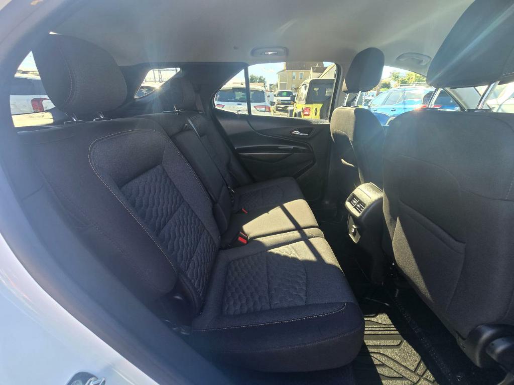 Photo 14 of this CHEVROLET EQUINOX
