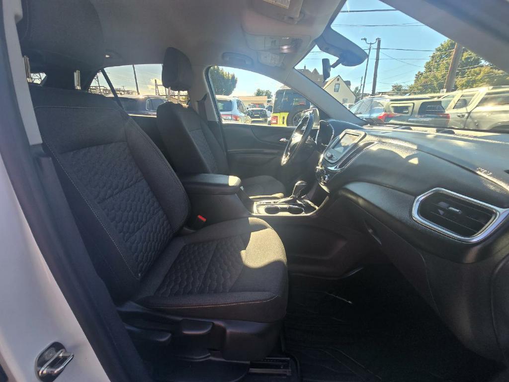 Photo 15 of this CHEVROLET EQUINOX