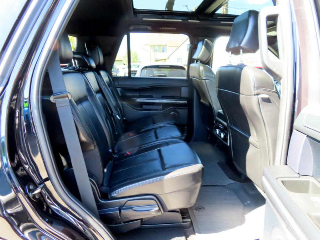 Photo 16 of this FORD EXPEDITION