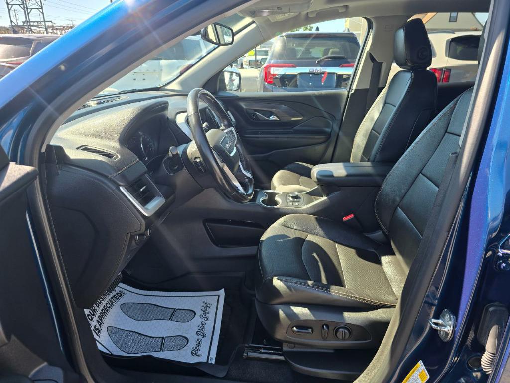 Photo 13 of this GMC TERRAIN