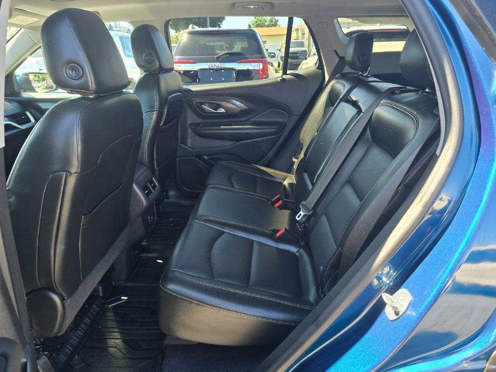 Photo 14 of this GMC TERRAIN