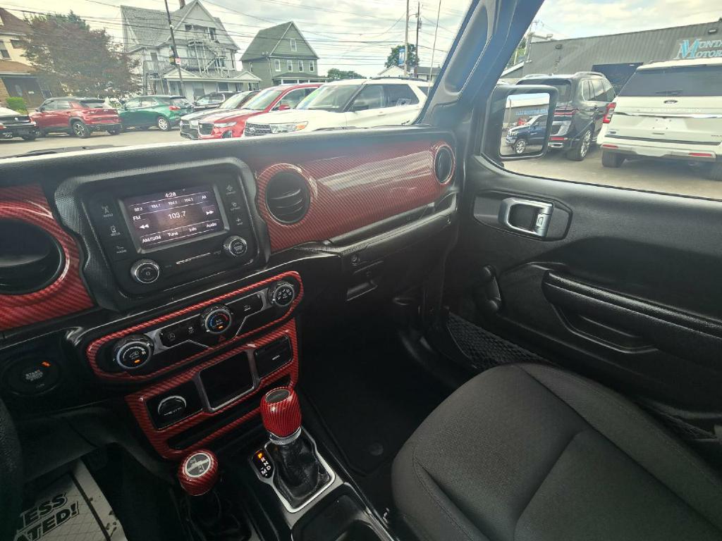 Photo 11 of this JEEP GLADIATOR