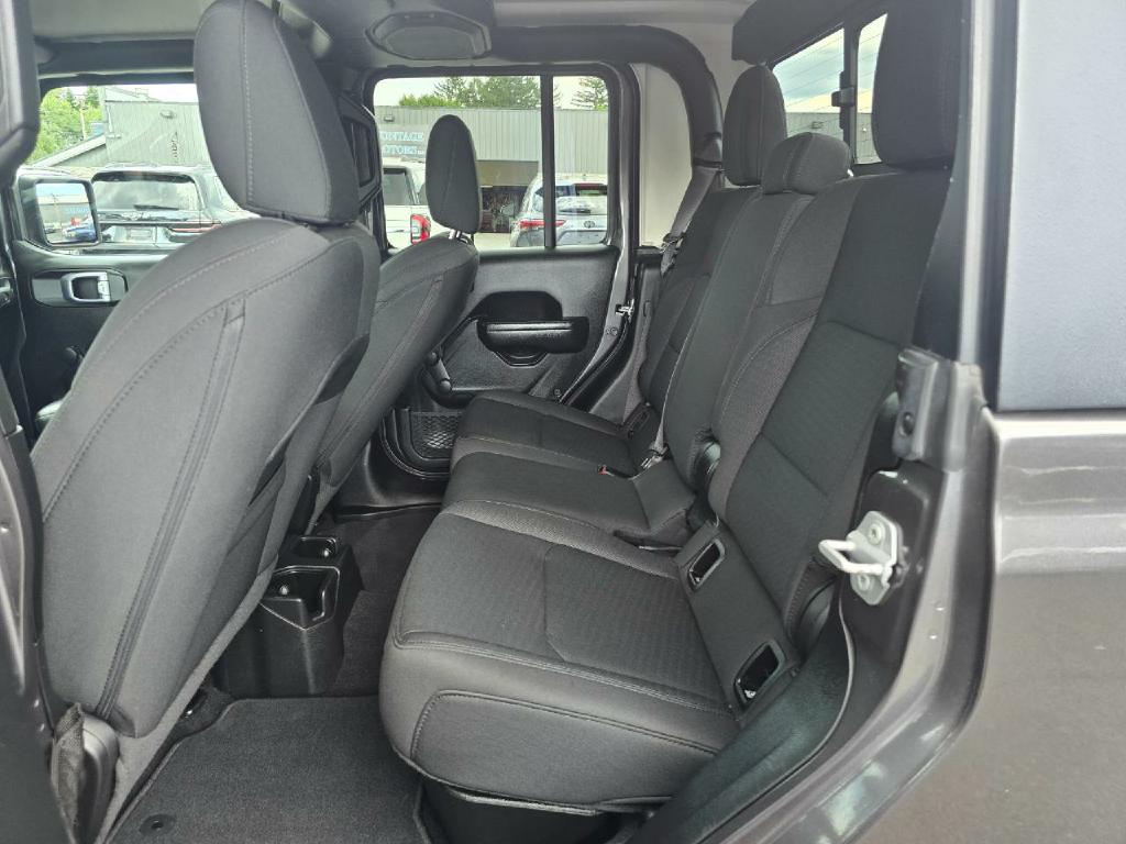 Photo 13 of this JEEP GLADIATOR