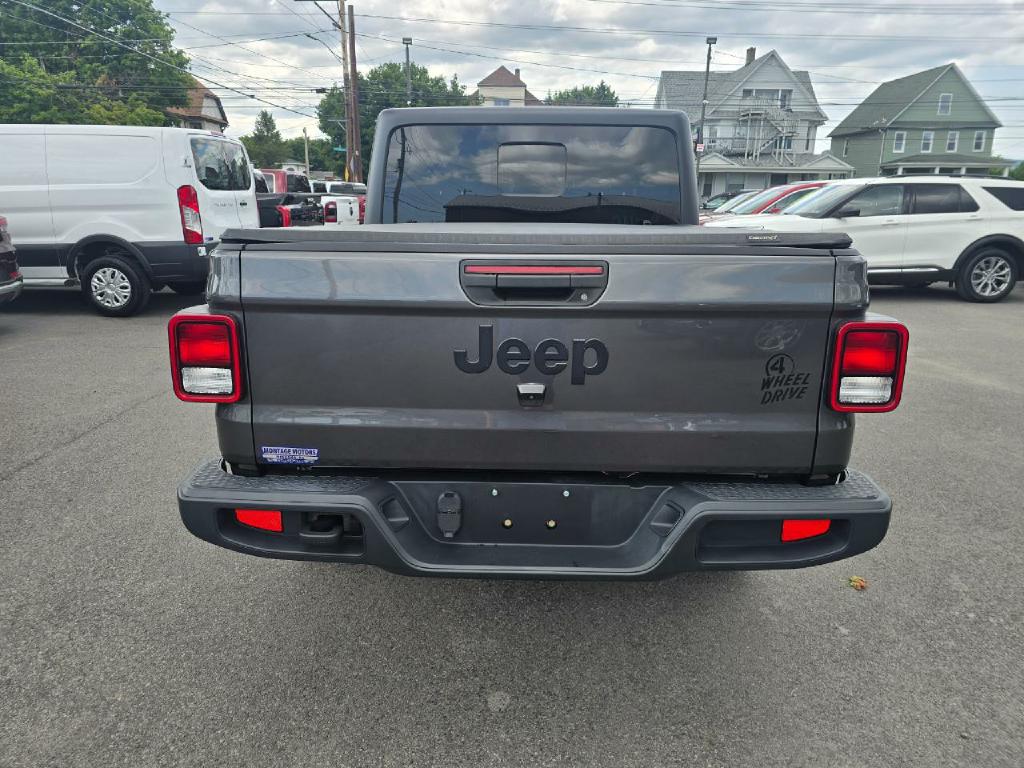 Photo 16 of this JEEP GLADIATOR