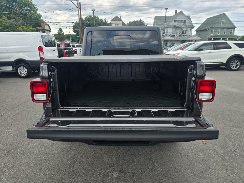 Photo 17 of this JEEP GLADIATOR