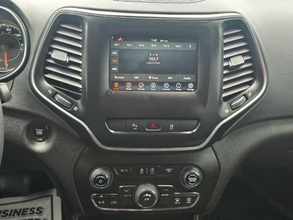 Photo 9 of this JEEP CHEROKEE