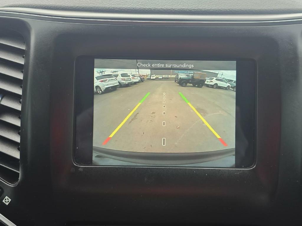 Photo 10 of this JEEP CHEROKEE