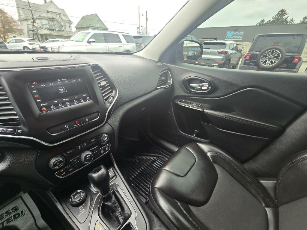 Photo 11 of this JEEP CHEROKEE