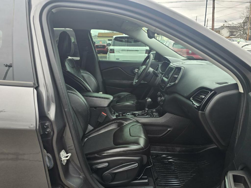 Photo 15 of this JEEP CHEROKEE