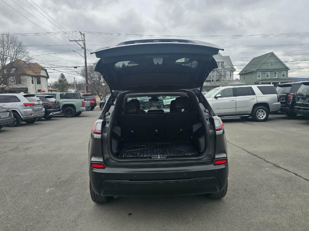 Photo 17 of this JEEP CHEROKEE