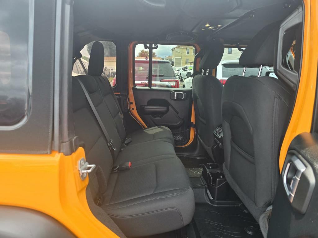 Photo 15 of this JEEP WRANGLER