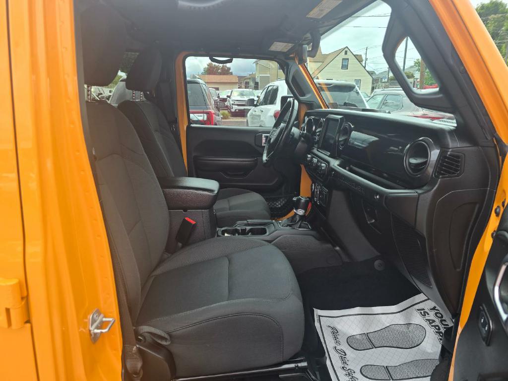 Photo 16 of this JEEP WRANGLER