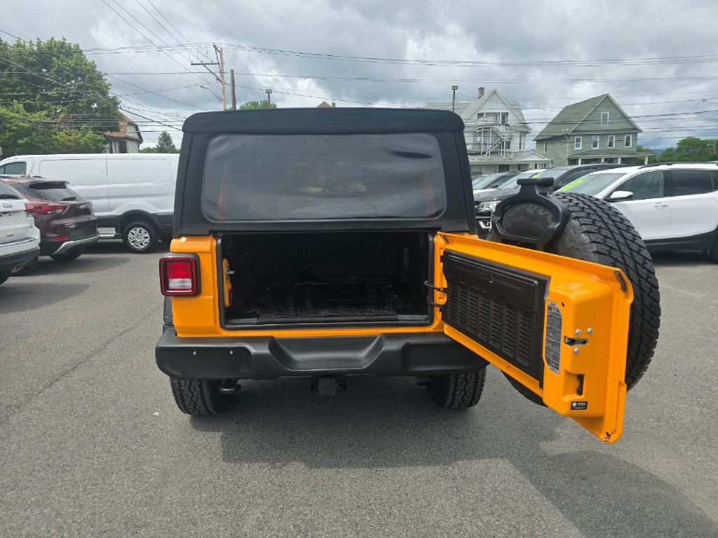 Photo 18 of this JEEP WRANGLER