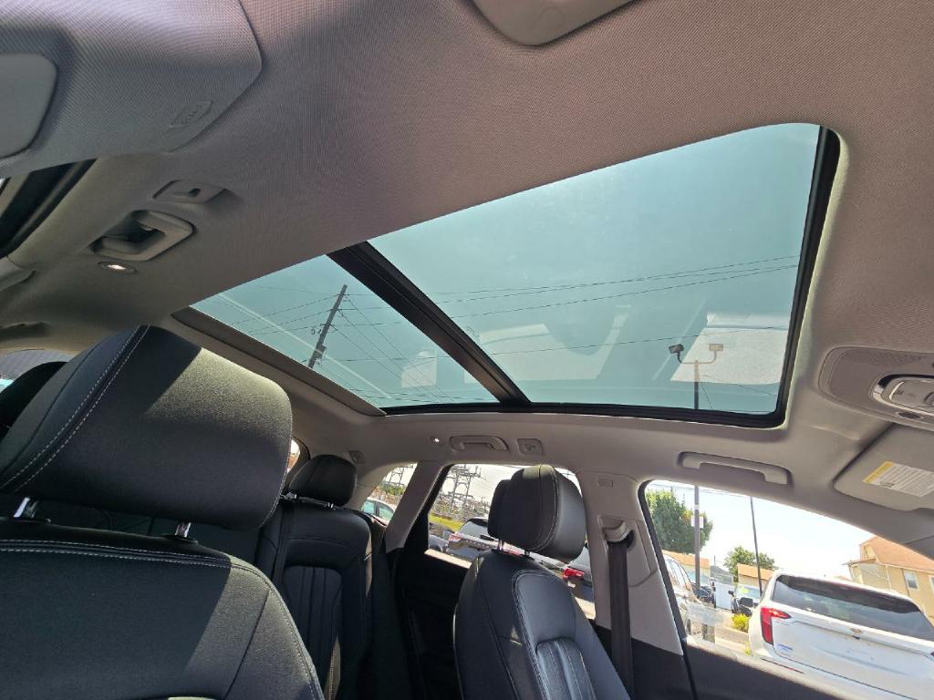 Photo 12 of this AUDI Q5