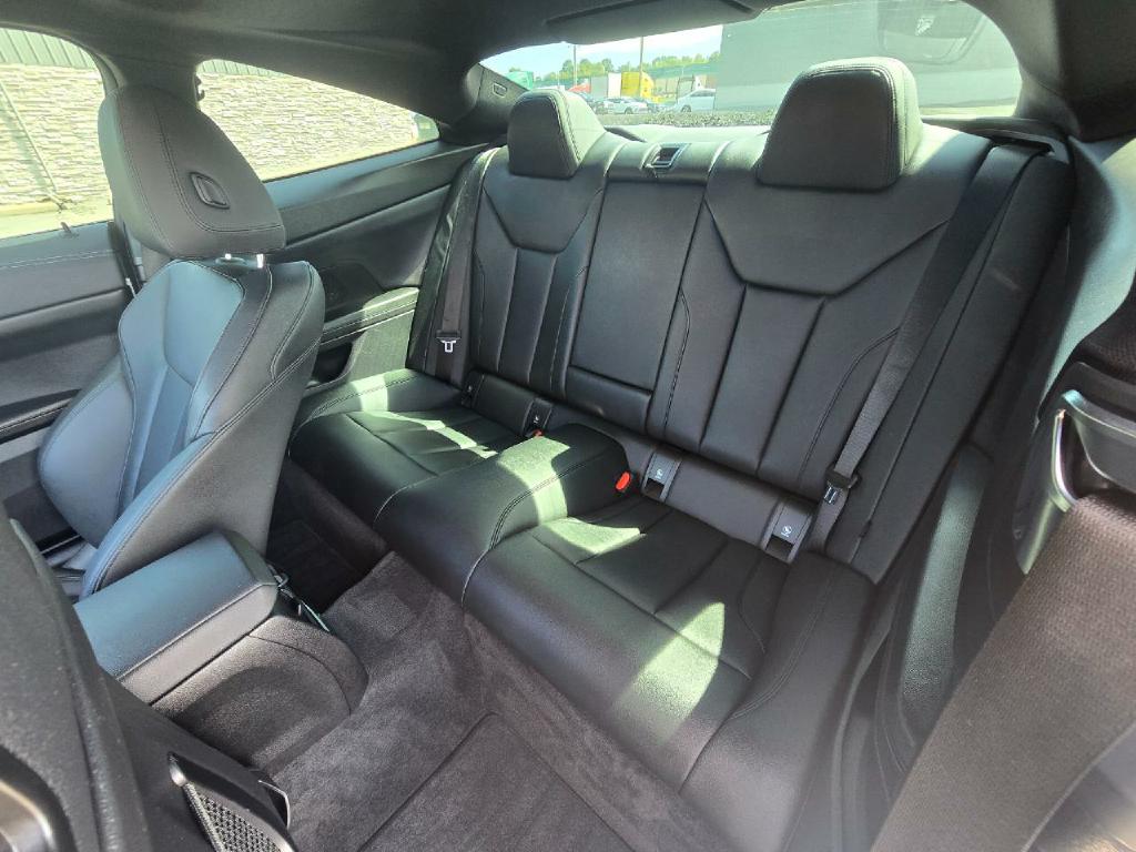 Photo 15 of this BMW 4 SERIES