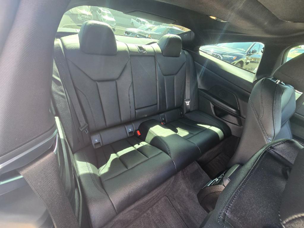 Photo 16 of this BMW 4 SERIES