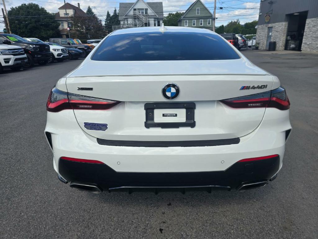 Photo 18 of this BMW 4 SERIES