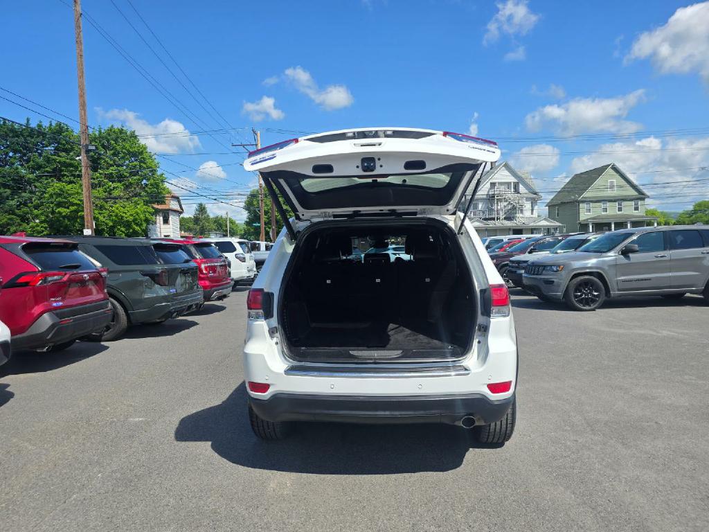 Photo 18 of this JEEP GRAND CHEROKEE
