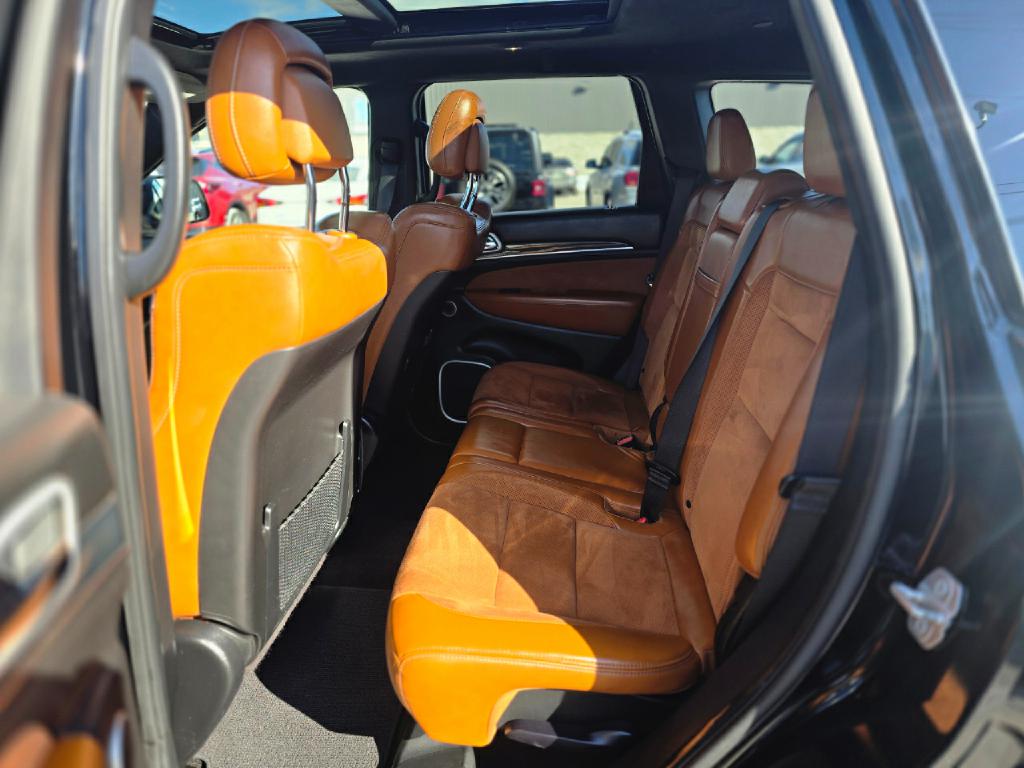 Photo 16 of this JEEP GRAND CHEROKEE