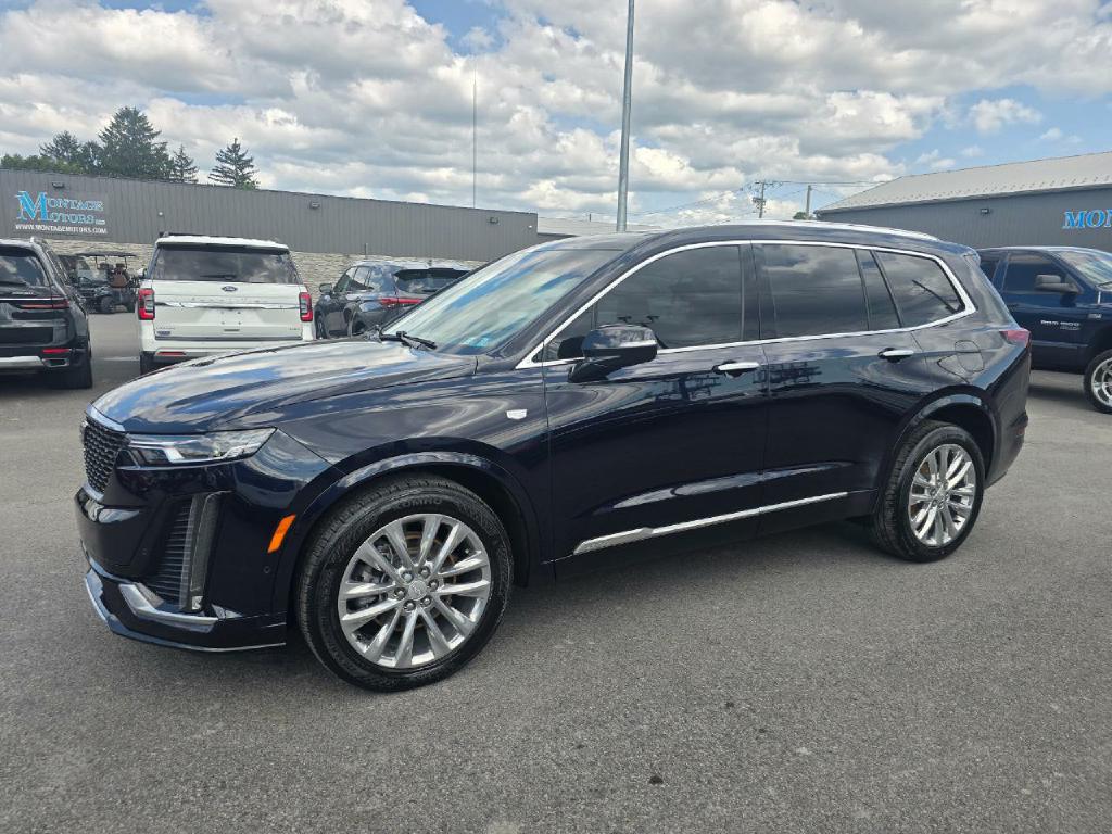 Photo 3 of this CADILLAC XT6