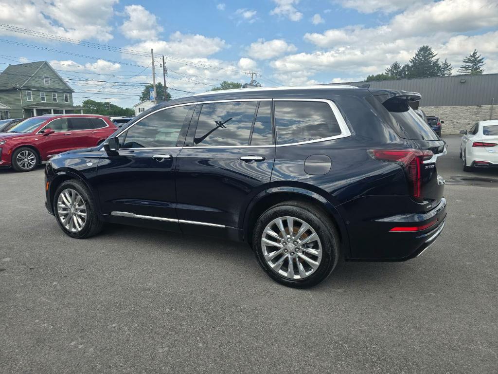 Photo 4 of this CADILLAC XT6