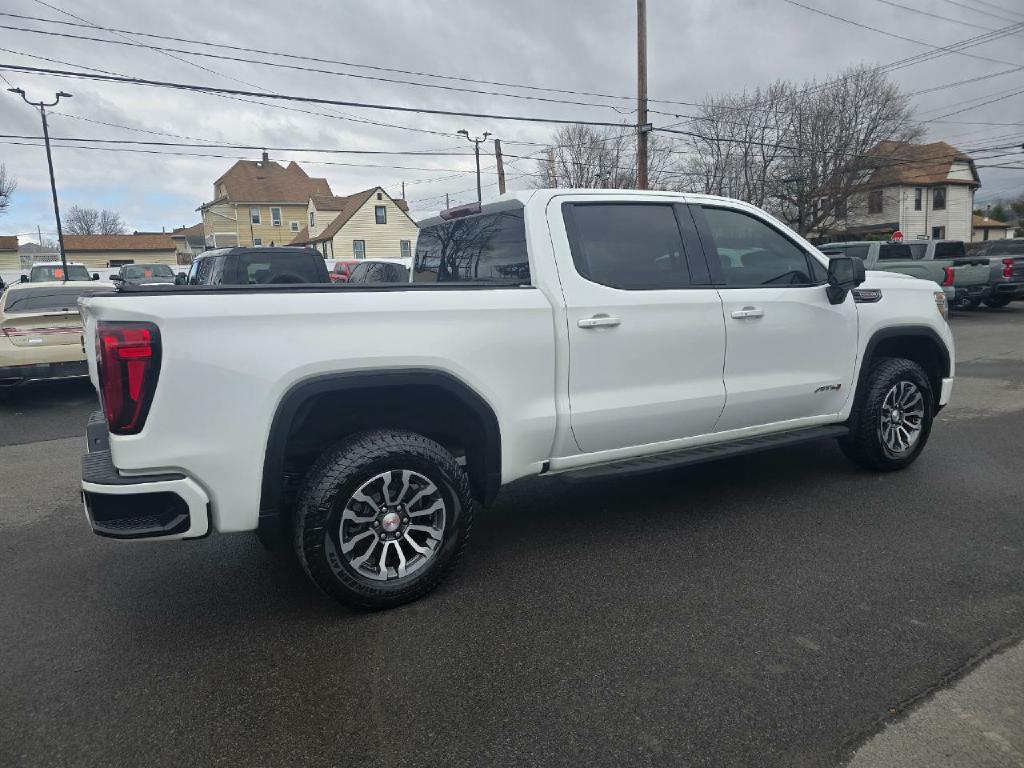 Photo 5 of this GMC SIERRA 1500 LIM