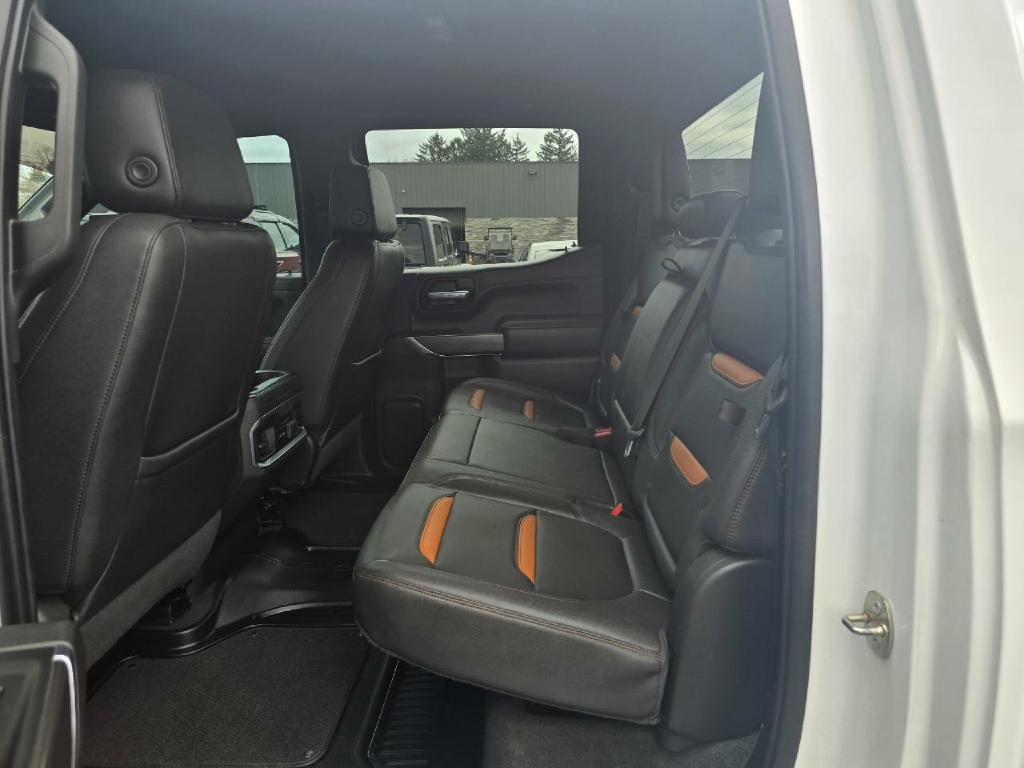 Photo 13 of this GMC SIERRA 1500 LIM