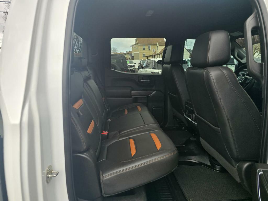 Photo 14 of this GMC SIERRA 1500 LIM