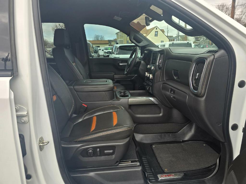 Photo 15 of this GMC SIERRA 1500 LIM