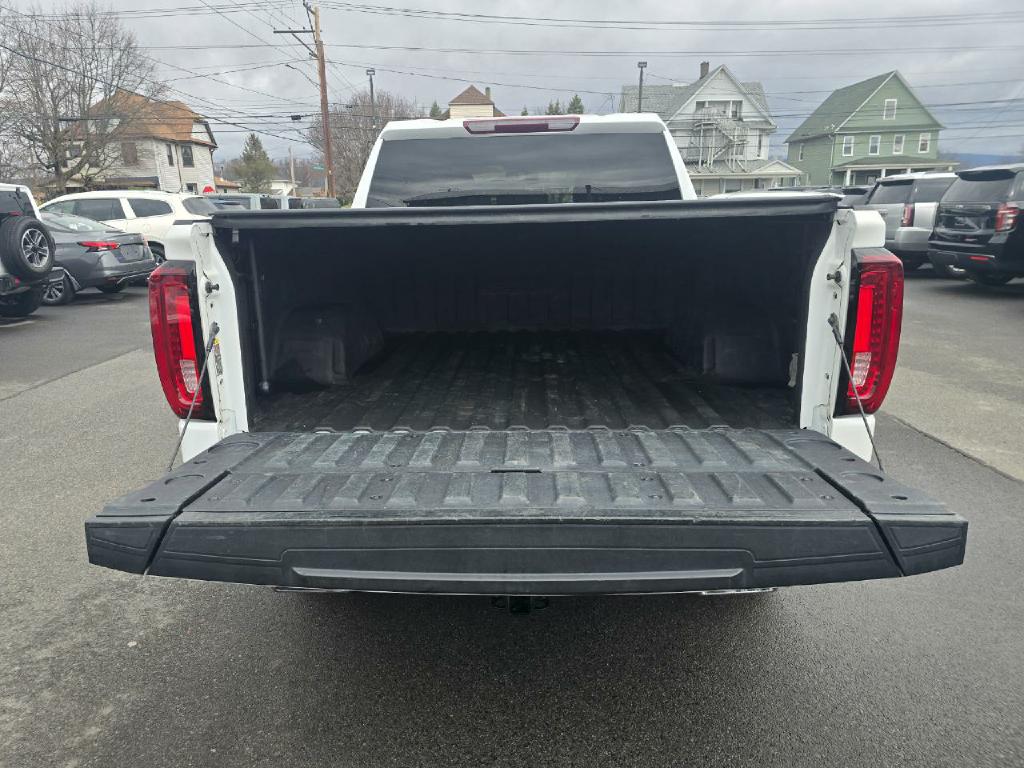 Photo 17 of this GMC SIERRA 1500 LIM
