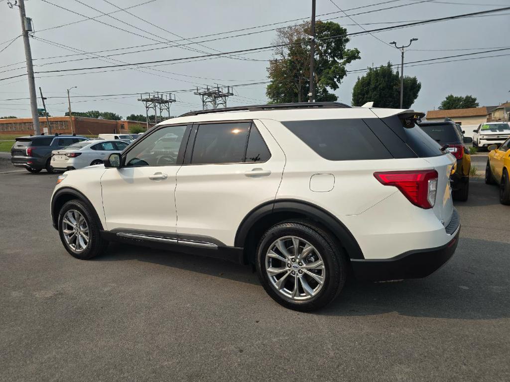 Photo 4 of this FORD EXPLORER