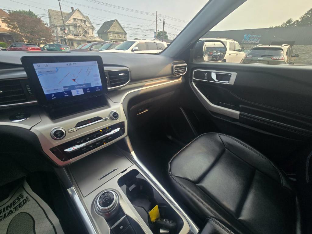 Photo 12 of this FORD EXPLORER