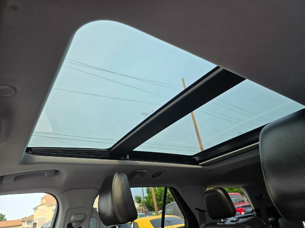 Photo 13 of this FORD EXPLORER