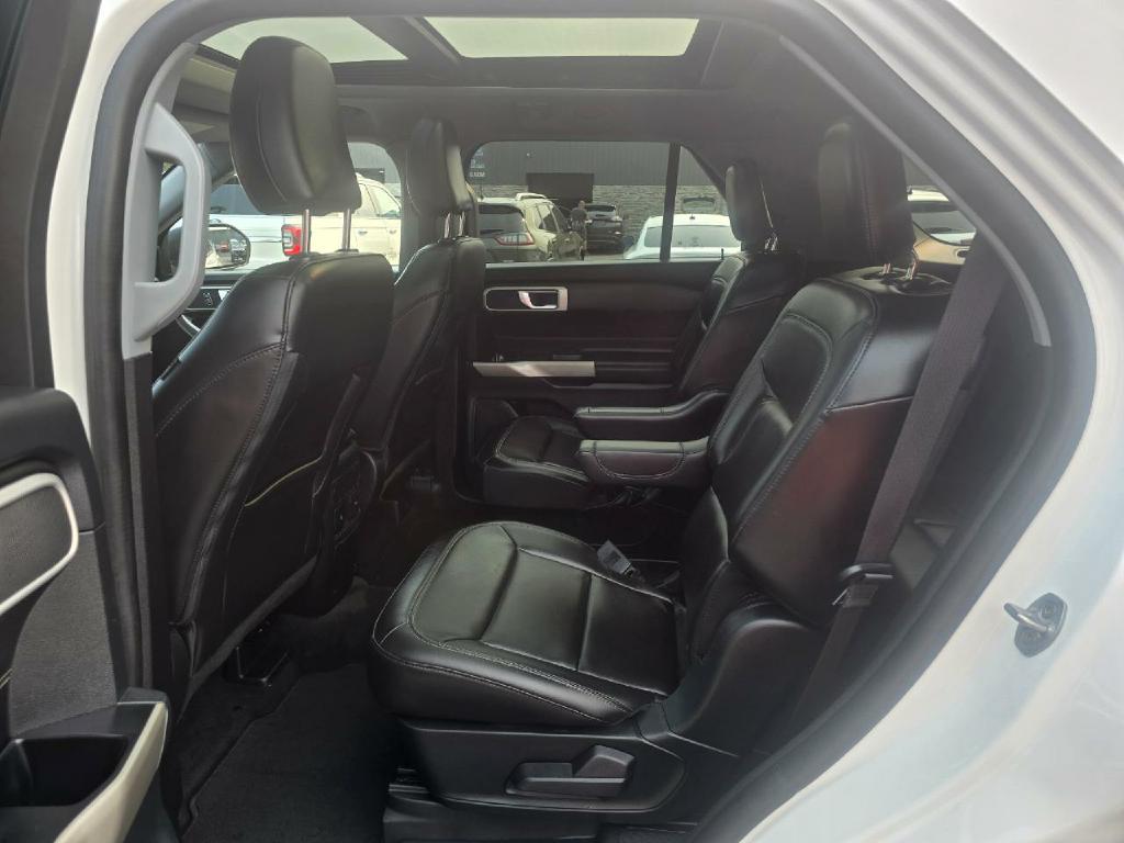 Photo 15 of this FORD EXPLORER