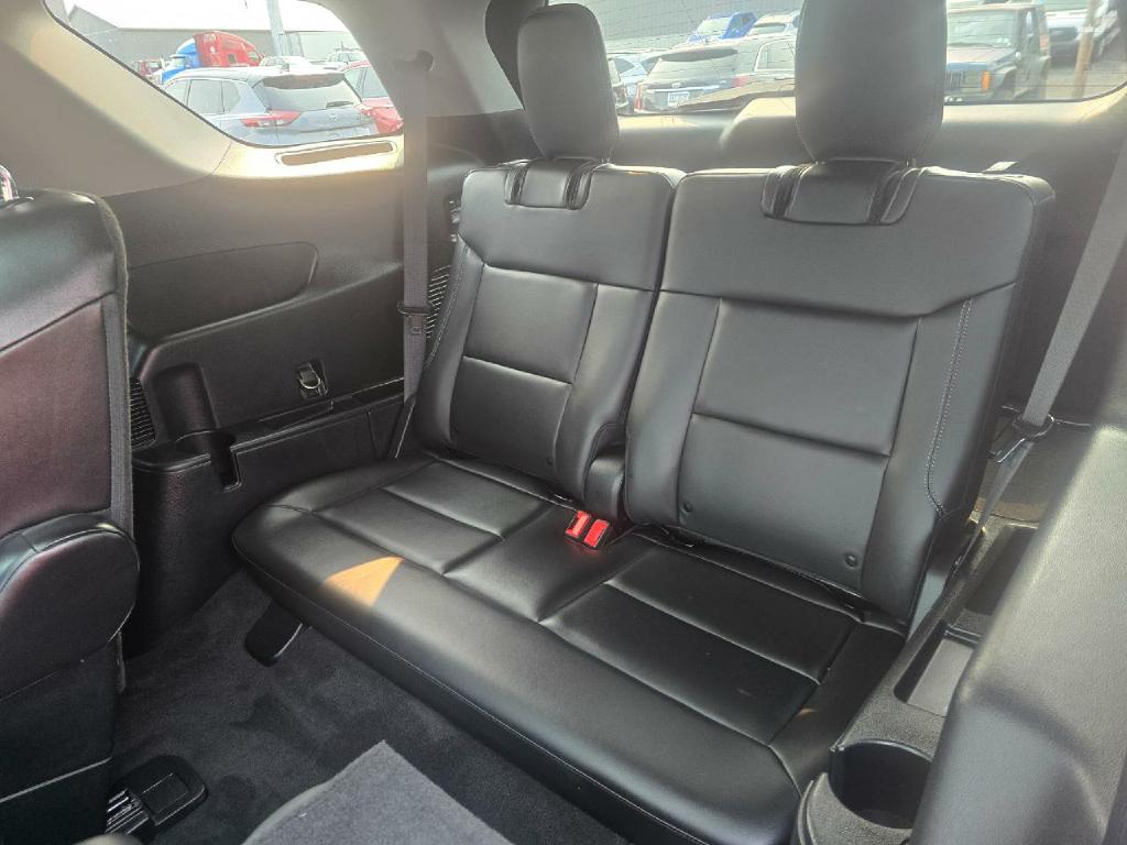 Photo 16 of this FORD EXPLORER