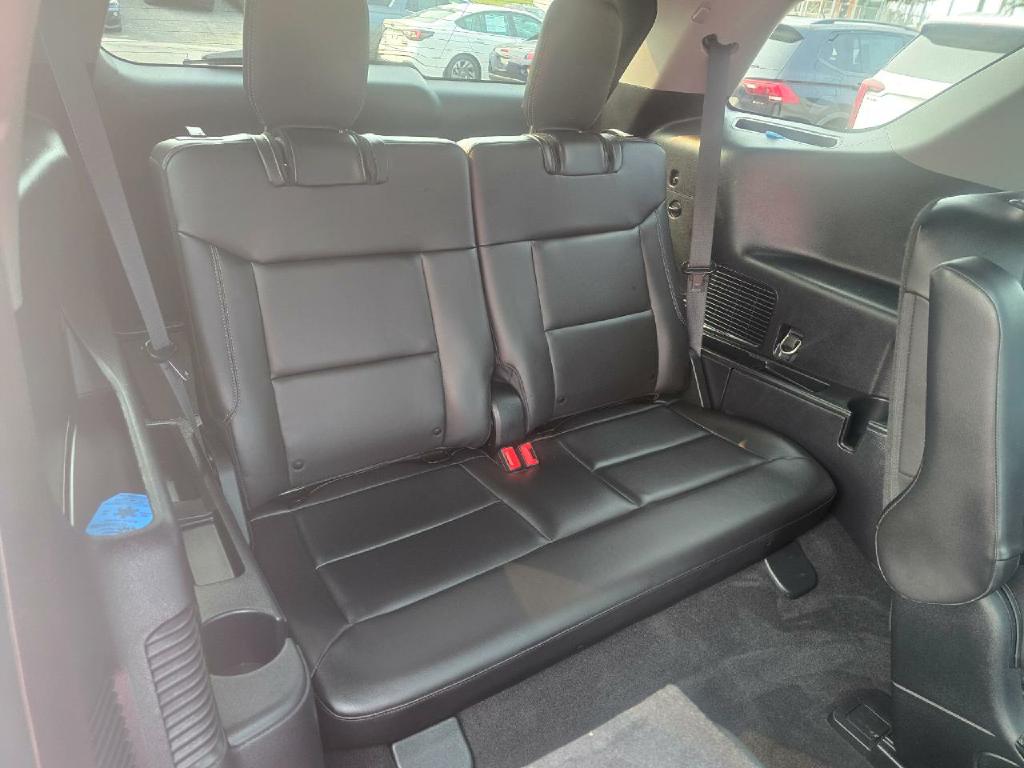 Photo 17 of this FORD EXPLORER
